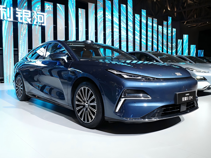 Geely Galaxy Xingyao 8 EM, PHEV mór le Hibrid EM-P, Seolann sé Bealtaine