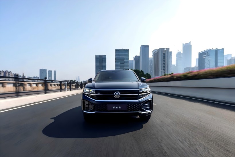 Dealramh agus Cumraíocht Uasghrádaithe: Leagan nua Volkswagen Touareg 2.0TSI a seoladh, ar phraghas 558,800 yuan