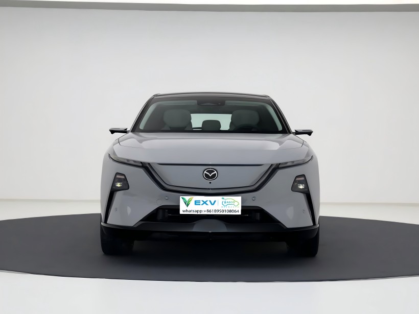 Táthar ag súil go mbuailfidh an Mazda EZ - 60 an margadh faoi dheireadh Lúnasa. Tairgeann sé púdar íon -leictreacha agus sínte - raon -raon. Tá an taobh istigh feistithe le thus dé -scáileáin freisin.