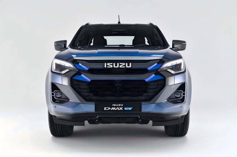 Scaoileann ISUZU íomhánna oifigiúla den trucail pickup leictreach D-Max EV le powertrain dé-roth-thiomáint uile-mhótair