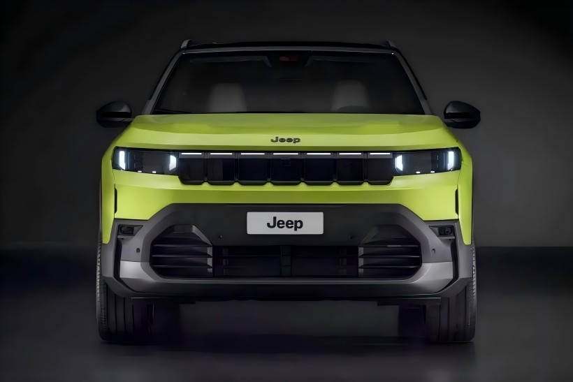 Scaoileadh íomhánna oifigiúla speculated den chompás Jeep nua go léir, le scaoileadh féideartha laistigh de i mbliana. Táthar ag súil go dtairgfidh an fheithicil roghanna hibrideacha leictreacha, éadrom, agus hibrideach plug-in