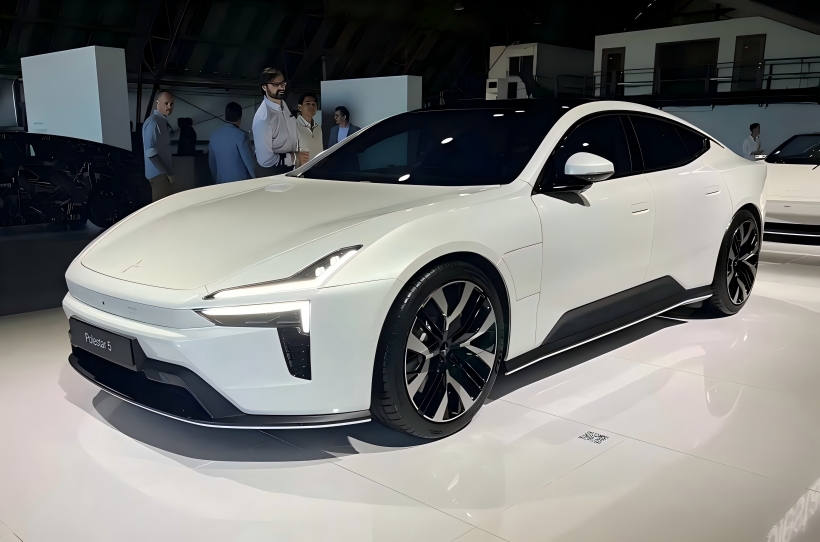 Déanfaidh an Polestar 5, le huas -aschur cumhachta de 884 horsepower, tús oifigiúil ag Seó Munich Motor Munich i mí Mheán Fómhair.